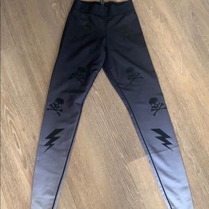 Full length ultracor legging w/ Soulcycle skull